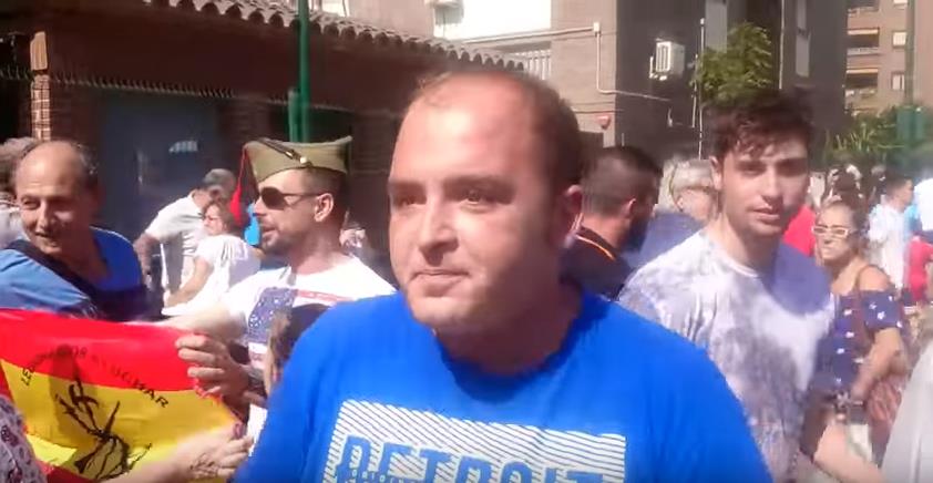 Rafael Suay va ser una de les desenes de persones que es van concentrar a les portes de la comandància de la Guàrdia Civil de Castelló