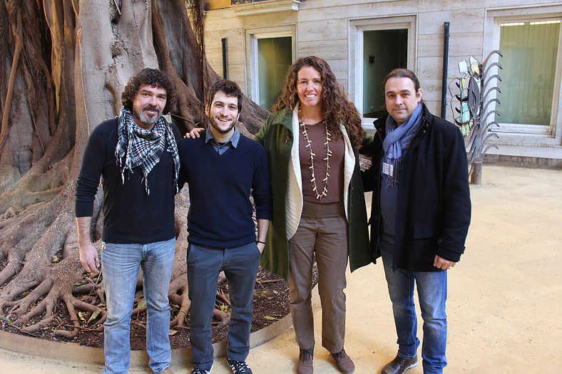 Beatriu Gascó i Verdier, portaveu de medi ambient de Podem en Les Corts i Antonio Estañ, secretari general de Podem amb amb Manu Escrig, regidor d'Onda Sí, Se Puede i Rafa Mercader, de Sí Se Puede Manises a la reunió per a impulsar el SDDR