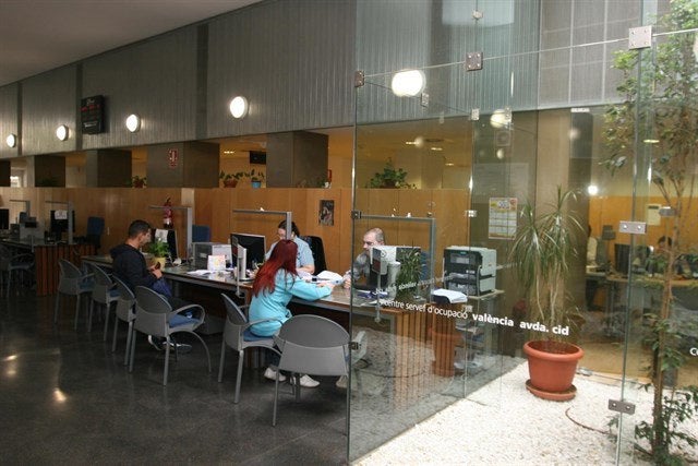 La "realitat plurilingüe" demostra que la pràctica totalitat de treballadors de l'administració autonòmica entenen i parlen la llengua pròpia.