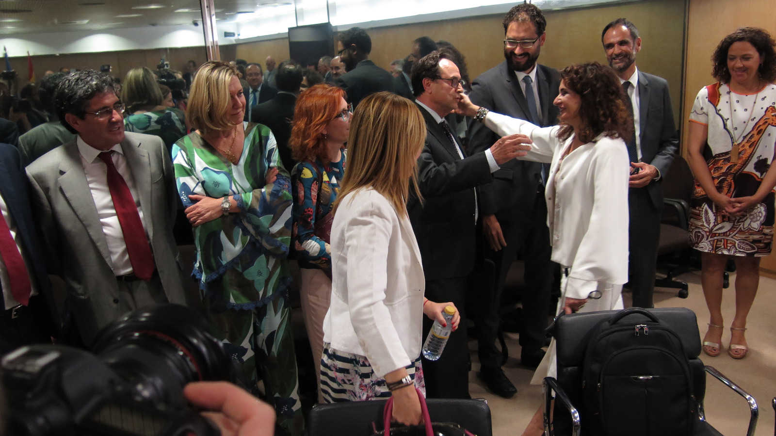 Malgrat no haver votat sí a la proposta, abans d'entrar a la reunió, el conseller Soler ha remarcat que hi ha un canvi d'actitud en el govern de Pedro Sánchez respecte a l'executiu de Mariano Rajoy que pot traduir-se en "un diàleg diferent".
