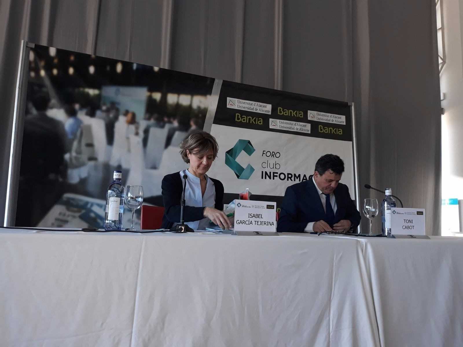 La ministra d'Agricultura i Pesca, Alimentació i Medi Ambient ha participat en el desdejuni-col·loqui 'Polítiques d'aigua i canvi climàtic: Una oportunitat per al futur'.