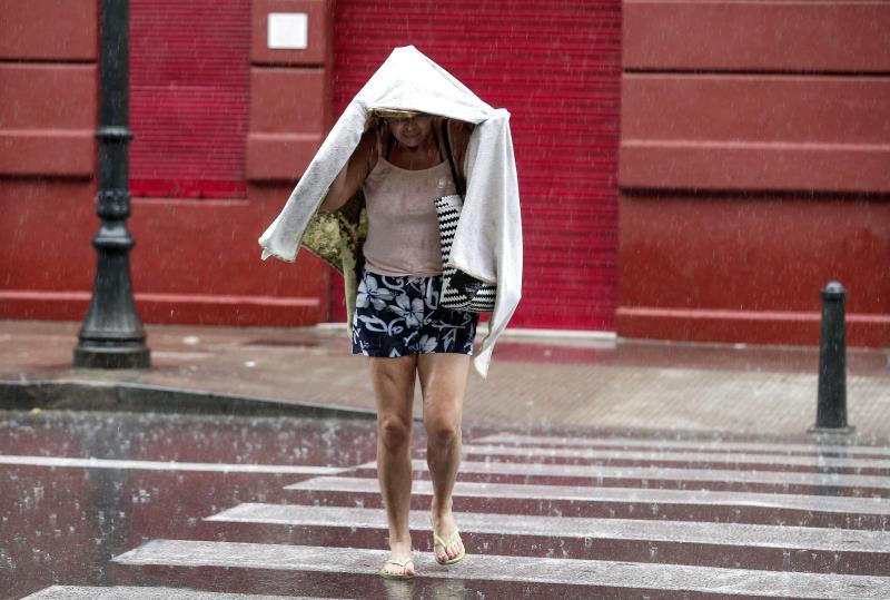 Dèneu demarcacions es troben aquest dimecres en alerta groga per pluges, tempestes i temperatures màximes que podran arribar als 37 graus