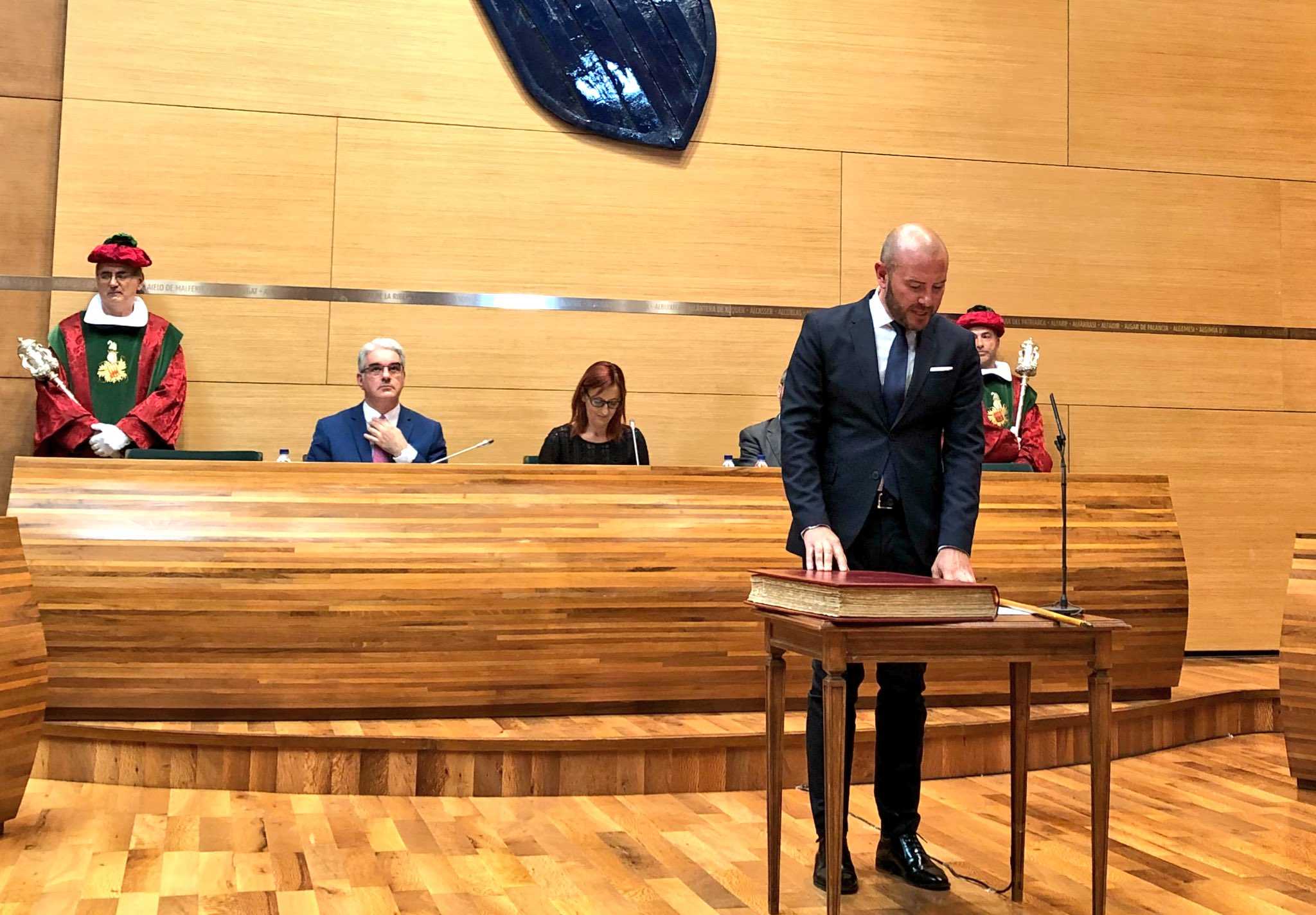 Toni Gaspar fa jurament del seu càrrec de President de la Diputació València.