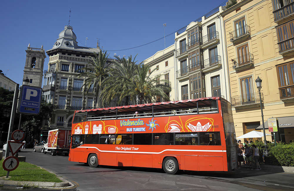 Un dels autobusos que recorre les zones de major atracció turística de València.