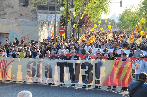Imatge d'una manifestació que reclama el retorn de les emissions de TV3 al País Valencià.