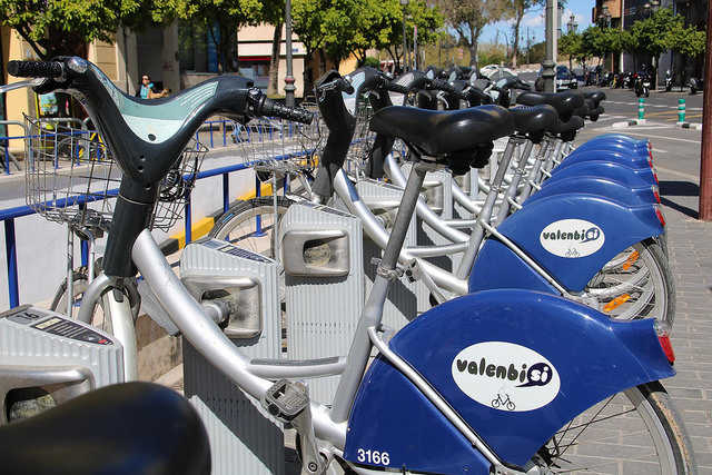 Uns 55.000 usuaris es beneficiaran de les noves estacions intermodals que s'han inaugurat.