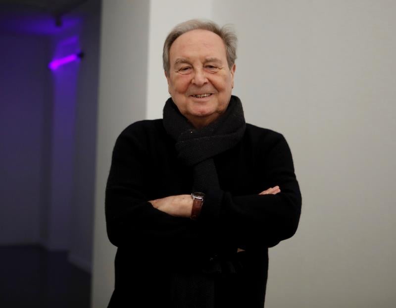 Vicente Verdú es va doctorar en Ciències Socials per la Universitat de la Sorbona.