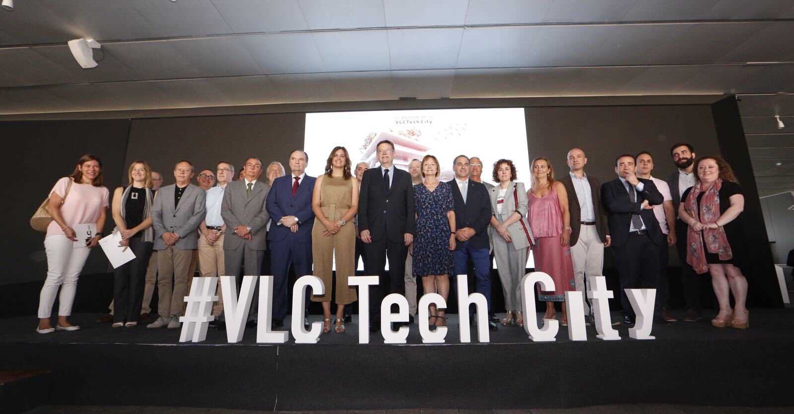 Sandra Gómez, Ximo Puig i diferents col·laboradors a la presentació de 'València Tech City'