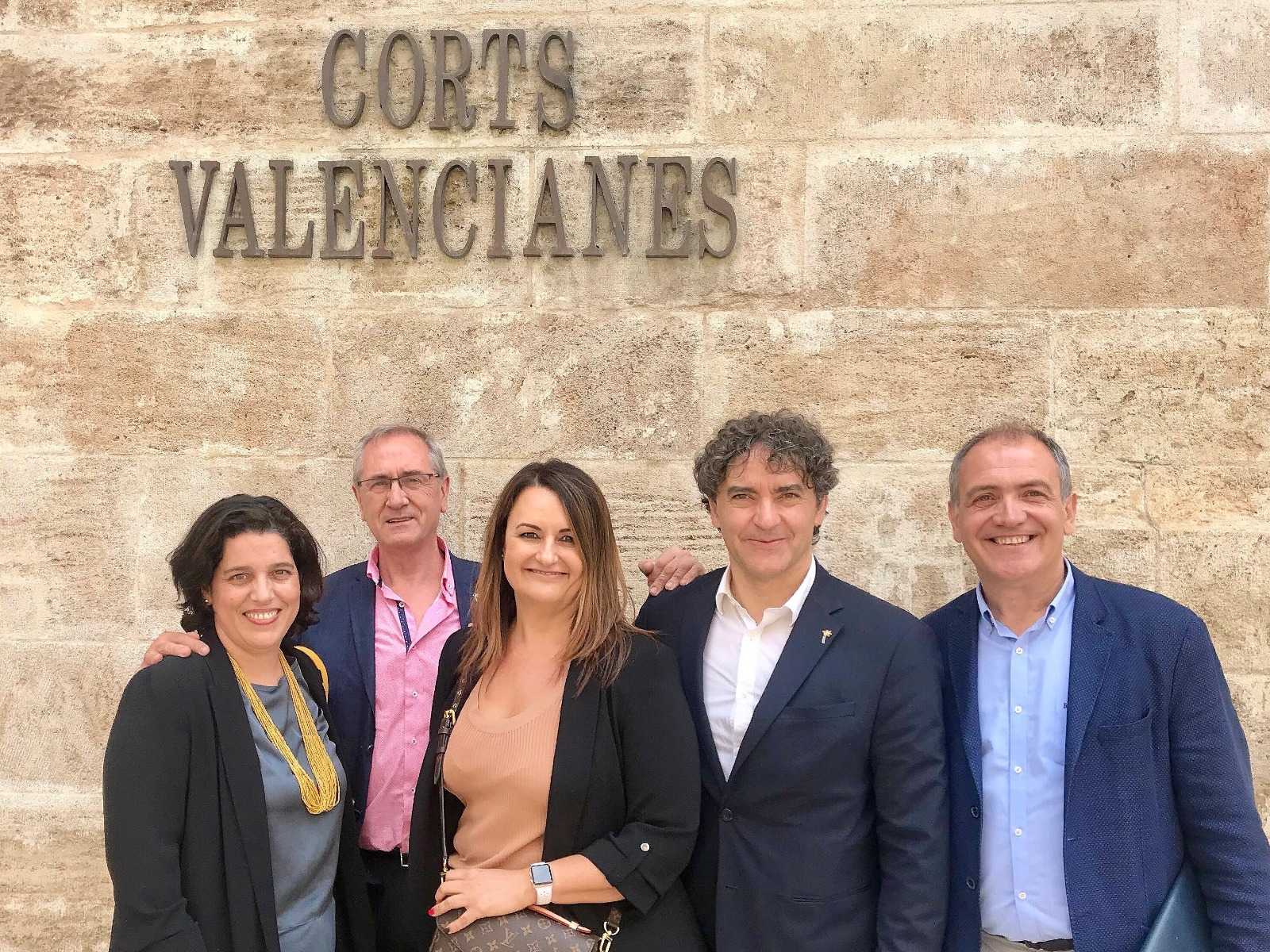 La secretaria general de Hosbec, Nuria Montes amb Francesc Colomer, secretari autonòmic de turisme, Toni Bernabé, director de la Fundació Turisme València, Raquel Huete, directora general de Turisme i Josep Gisber, director d'estratègia territorial.