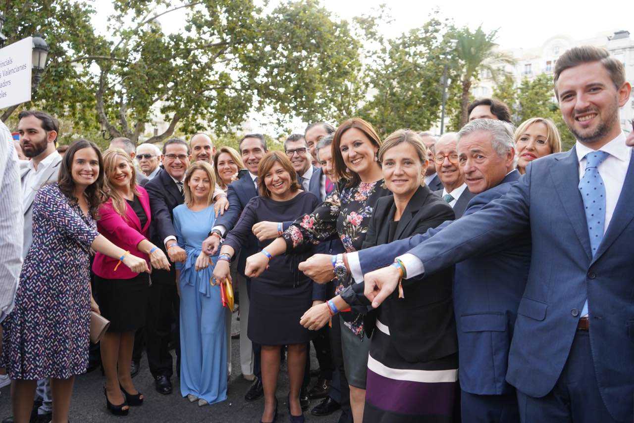 Bonig junt a la comitiva del PPCV que ha participat en els actes institucionals del 9 d'Octubre.