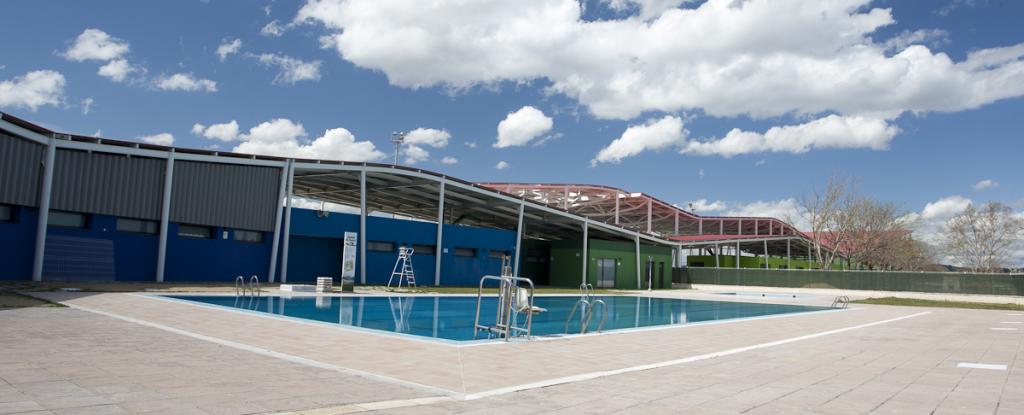 Les instal·lacions esportives es van inaugurar poc abans de les eleccions municipals de 2011.