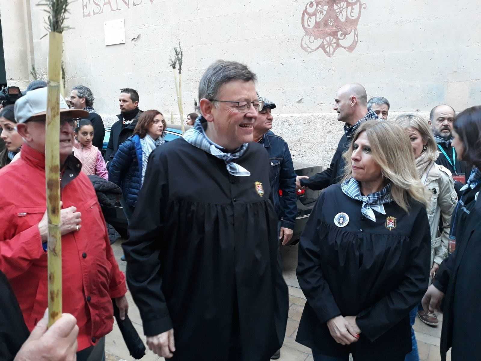 A l'inici de la peregrinació de la Santa Faç, aquest dijous, a les portes de la concatedral de Sant Nicolau, a Alacant, Puig ha reclamat a la relíquia que hi haja "inclusió social" perquè "ningú es quede al marge".