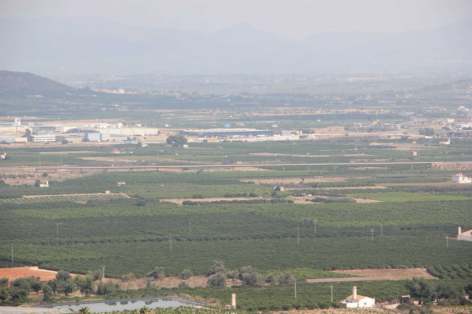 La zona es troba a 30 quilòmetres del port de València