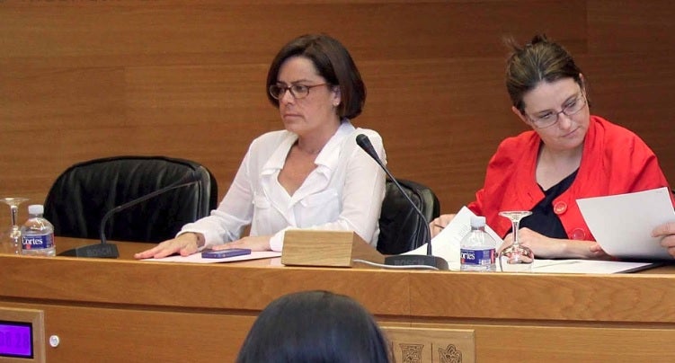 Yolanda García (esquerra) com a diputada del PPCV a les Corts Valencianes
