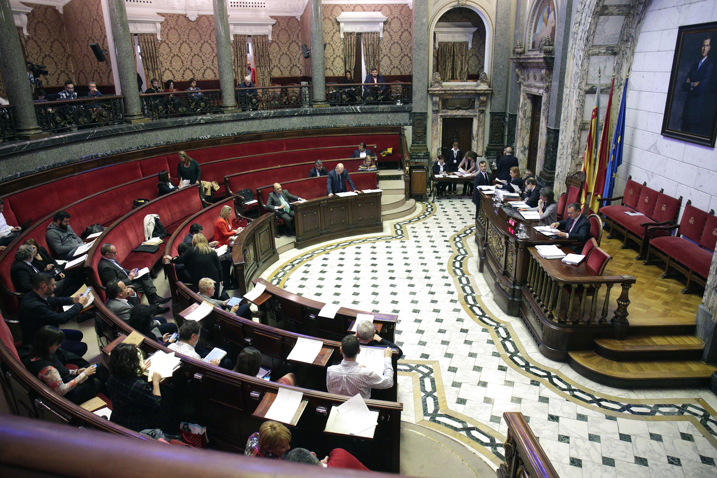 La modificació de crèdits extraordinaris, d'uns 12 milions d'euros, està encaminada a aplicar l'augment del 2,25% de salari al personal municipal. / AJUNTAMENT DE VALÈNCIA