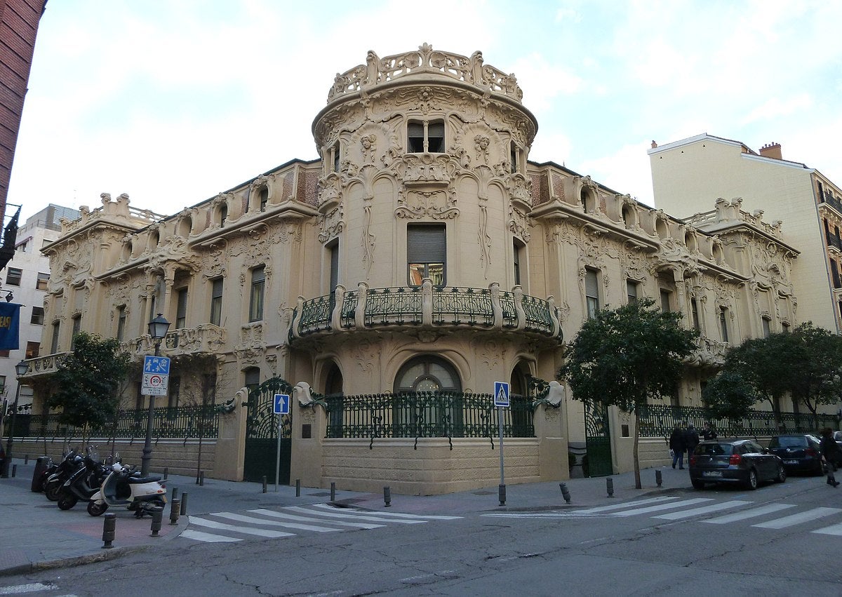 Façana del Palau Longoria, edifici que acull la seu de l'SGAE. / LUÍS GARCÍA