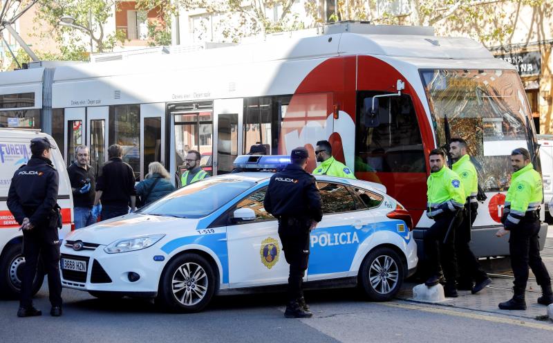 La treballadora ha sigut traslladada a un hospital. / EFE