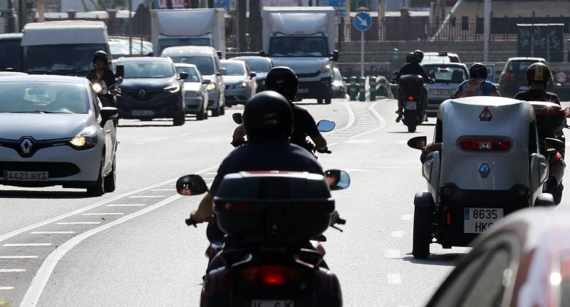 Ribó assegura que la causa de la contaminació és la circulació de vehicles de combustió. / EFE