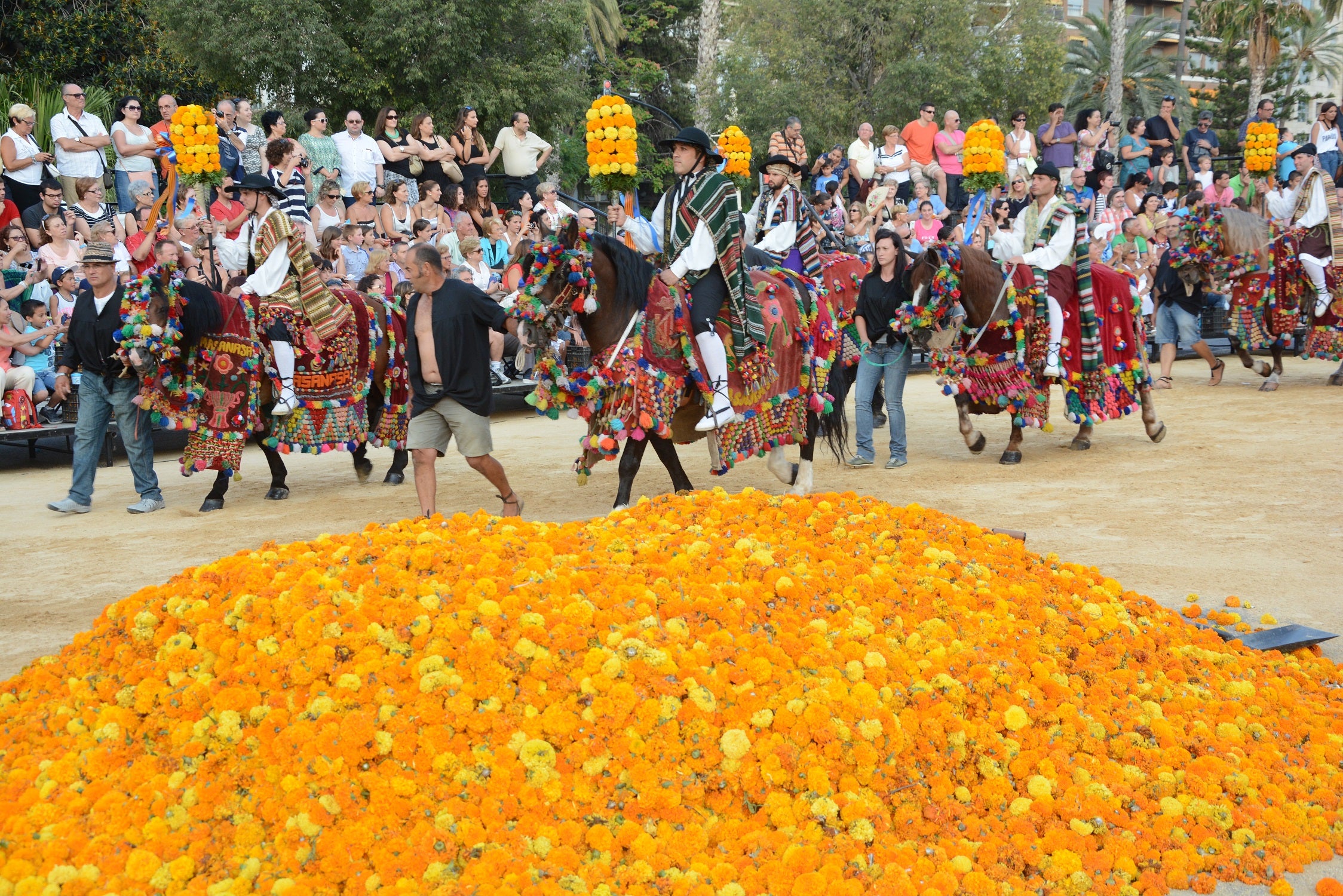 Colomer ha agraït el treball que duen a terme municipis i entitats que contribueixen a aquestes celebracions. Imatge d'arxiu. / FESTES DE VALÈNCIA