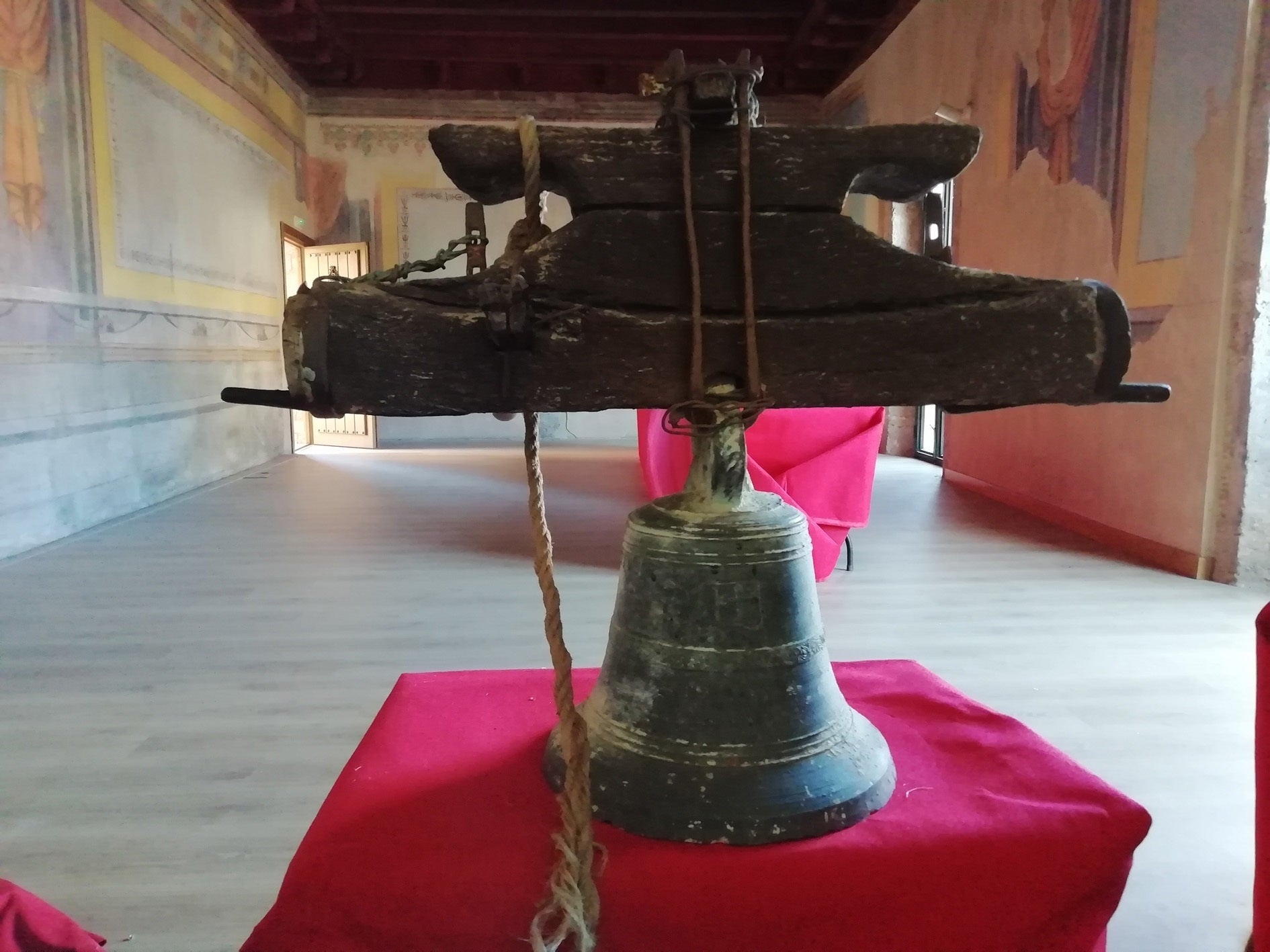 L'exposició de les tres campanes se celebra aquest diumenge a la Planta Noble de la Casa de la Vila. / ARQUEBISBAT DE VALÈNCIA