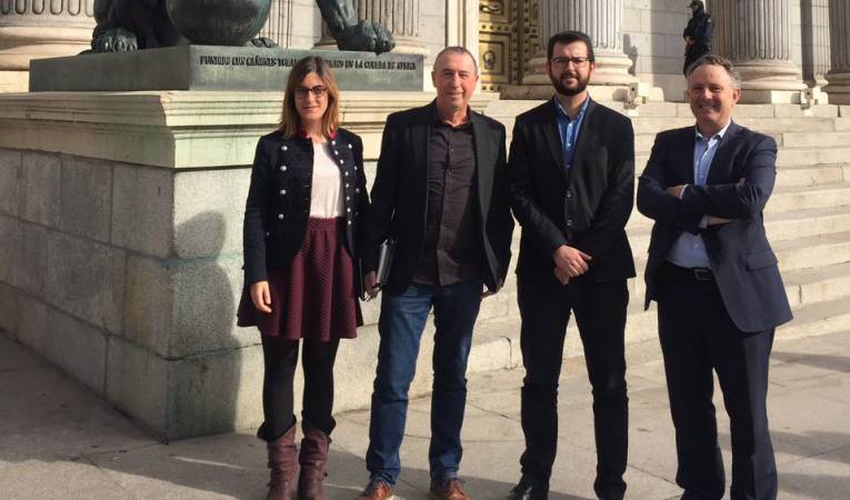 D'esquerra a dreta, la diputada Marta Sorlí (Bloc) i els diputats Joan Baldoví (Bloc), Ignasi Candela (Iniciativa) i Enric Bataller (Iniciativa). Imatge d'arxiu.