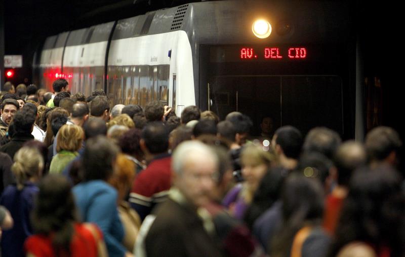 La direcció d'FGV ha convocat el comité de vaga a una reunió a les 10 d'aquest matí. / EFE 