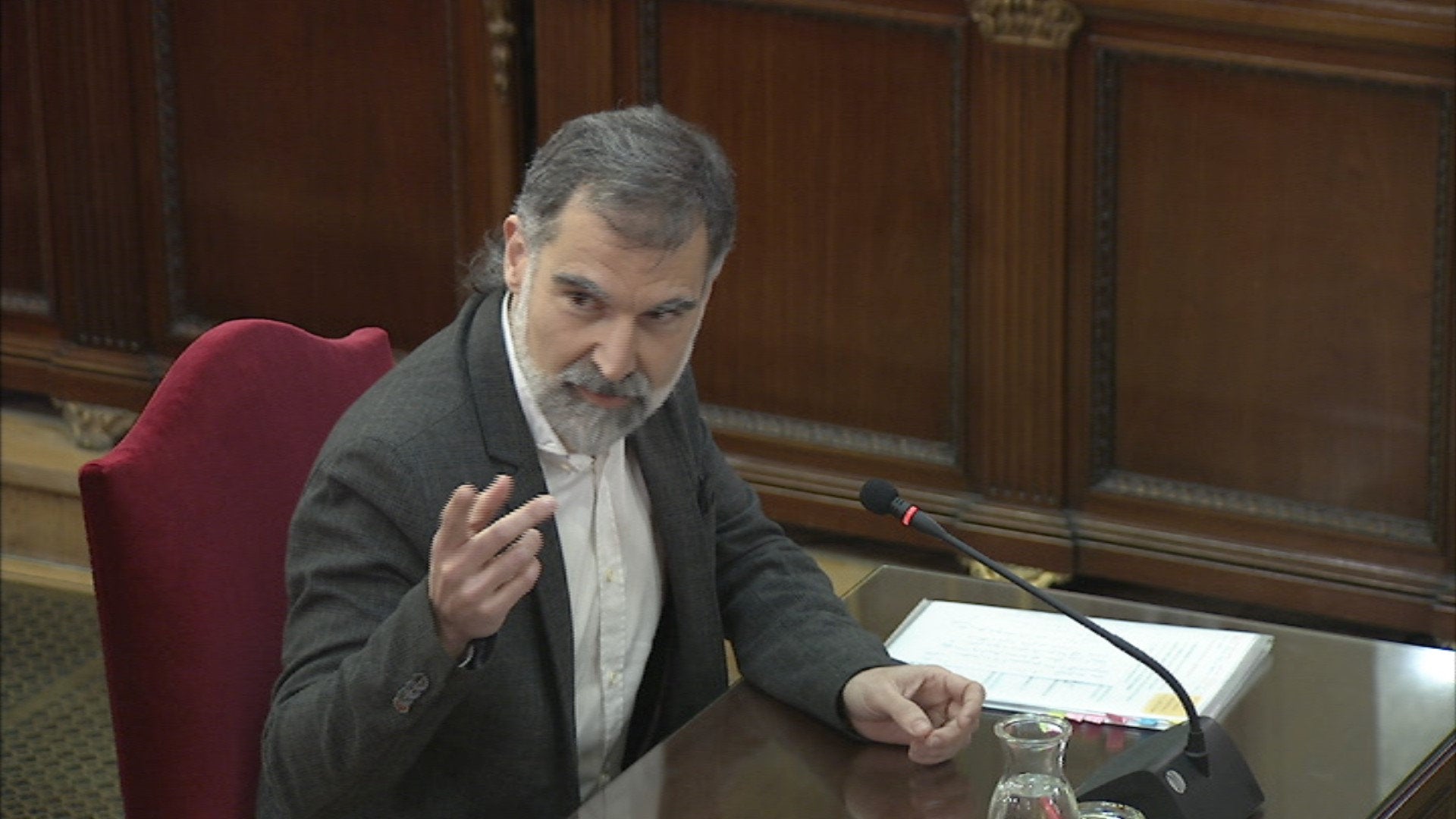 El president d'Òmnium Cultural, Jordi Cuixart, declarant aquest dimarts al judici de l'1-O que se celebra al Tribunal Suprem. / SENYAL DEL TRIBUNAL SUPREM, ACN