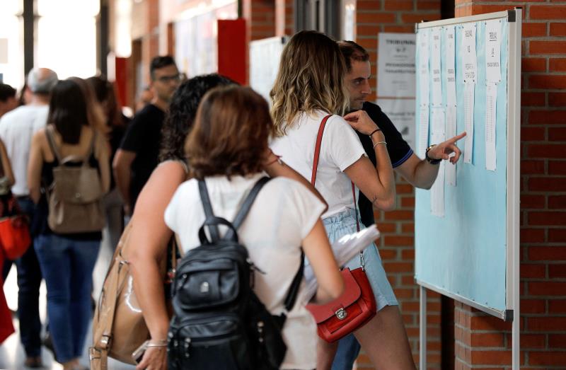 La Conselleria d'Educació ha confirmat aquest divendres que s'ampliarà el termini per a registrar les dades dels docents i, així, evitar els retards. / EFE