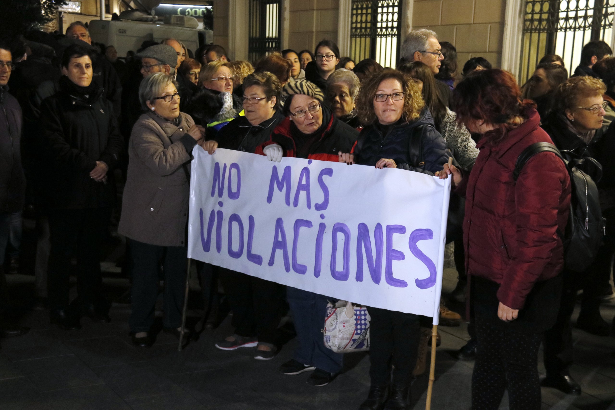 Pancarta de rebuig a les violacions durant una protesta a Sabadell. Imatge d'arxiu. / JORDI PUJOLAR, ACN