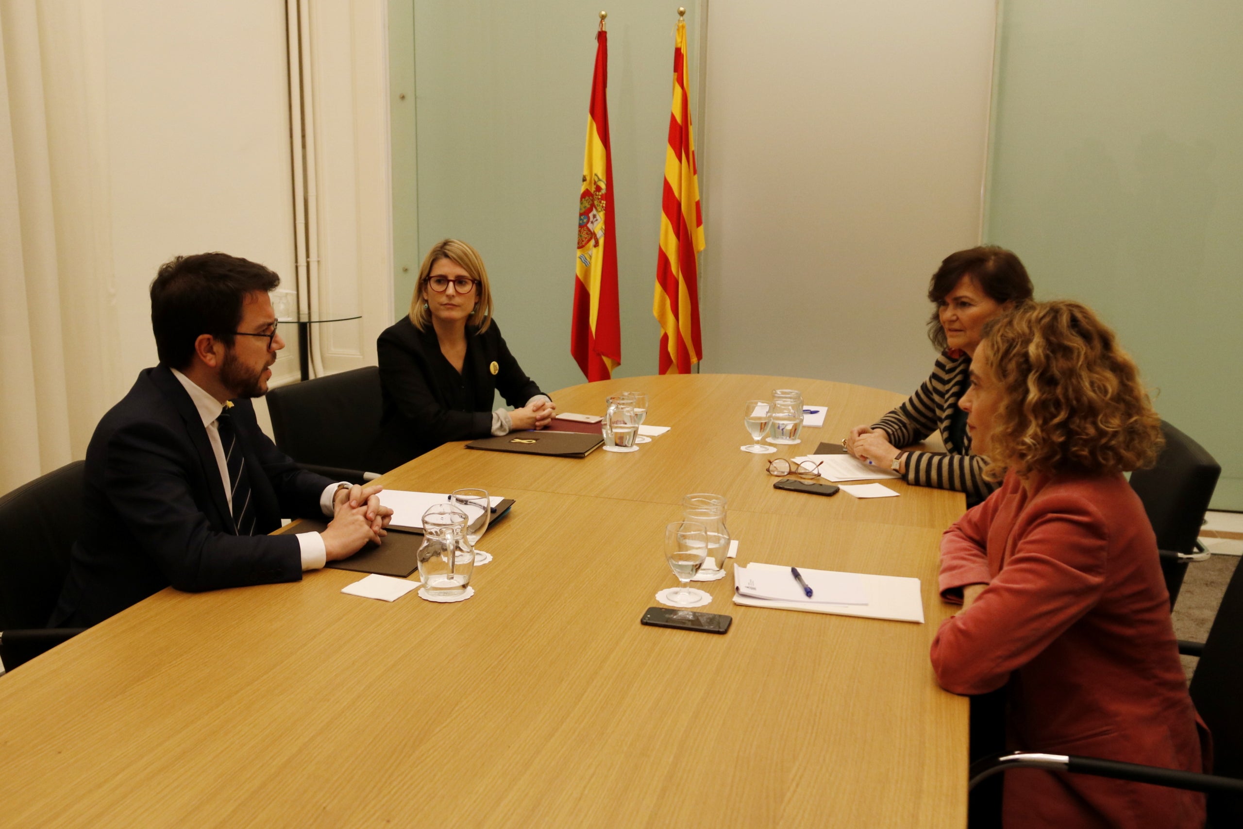 Imatge d'arxiu d'una reunió del vicepresident de la Generalitat de Catalunya, Pere Aragonès; la portaveu de la Generalitat de Catalunya, Elsa Artadi; la vicepresidenta del govern espanyol, Carmen Calvo, i la ministra de Política Territorial, Meritxell Batet, el 20 de desembre del 2018. ACN 