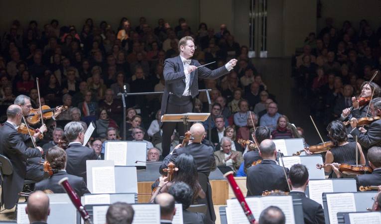 Els professionals de la Unitat de Medicina de la Música i les Arts Escèniques formaran els músics en hàbits saludables per a previndre lesions. / EVA RIPOLL