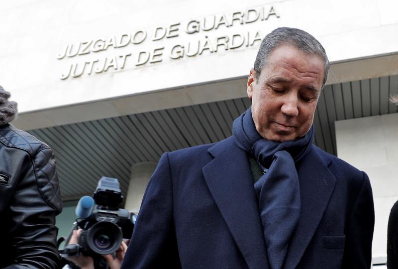 Zaplana i els seus dos presumptes testaferros van quedar en llibertat després que la magistrada bloquejara 6.330.000 euros que considera que tenien en dos comptes a Suïssa. / EFE