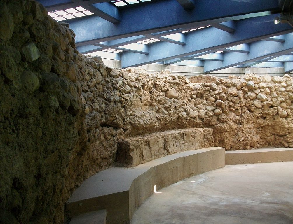 Restes de la torre dels Alçaments a l'actual plaça de les Aules de Castelló de la Plana. / JOANBANJO