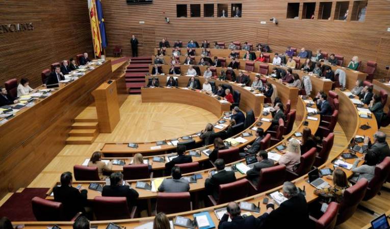 Les Corts Valencianes van aprovar la reforma l'any 2011 i el passat mes de febrer van refrendar el text que van enviar les Corts espanyoles. / DIARI LA VEU