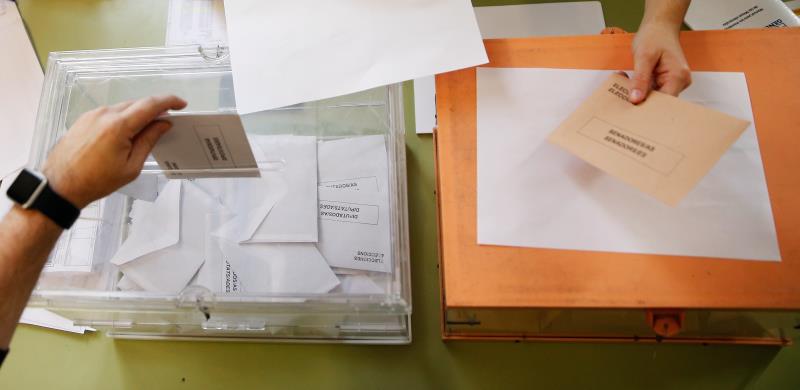 El termini per a consultar el cens electoral i per a cursar reclamacions s'estén de l'11 al 18 de març. / EFE