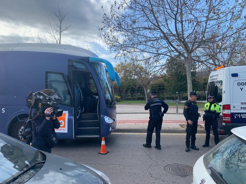 Menguzzato diu que l'autobús d'HazteOir 'no és benvingut' a la ciutat. / EFE