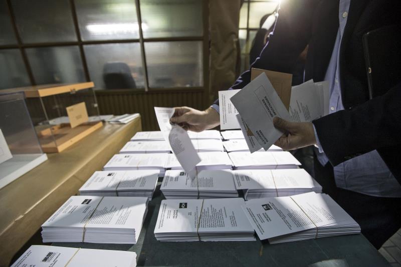 Els més matiners a formalitzar les llistes van ser Compromís i el PSOE,. / EFE