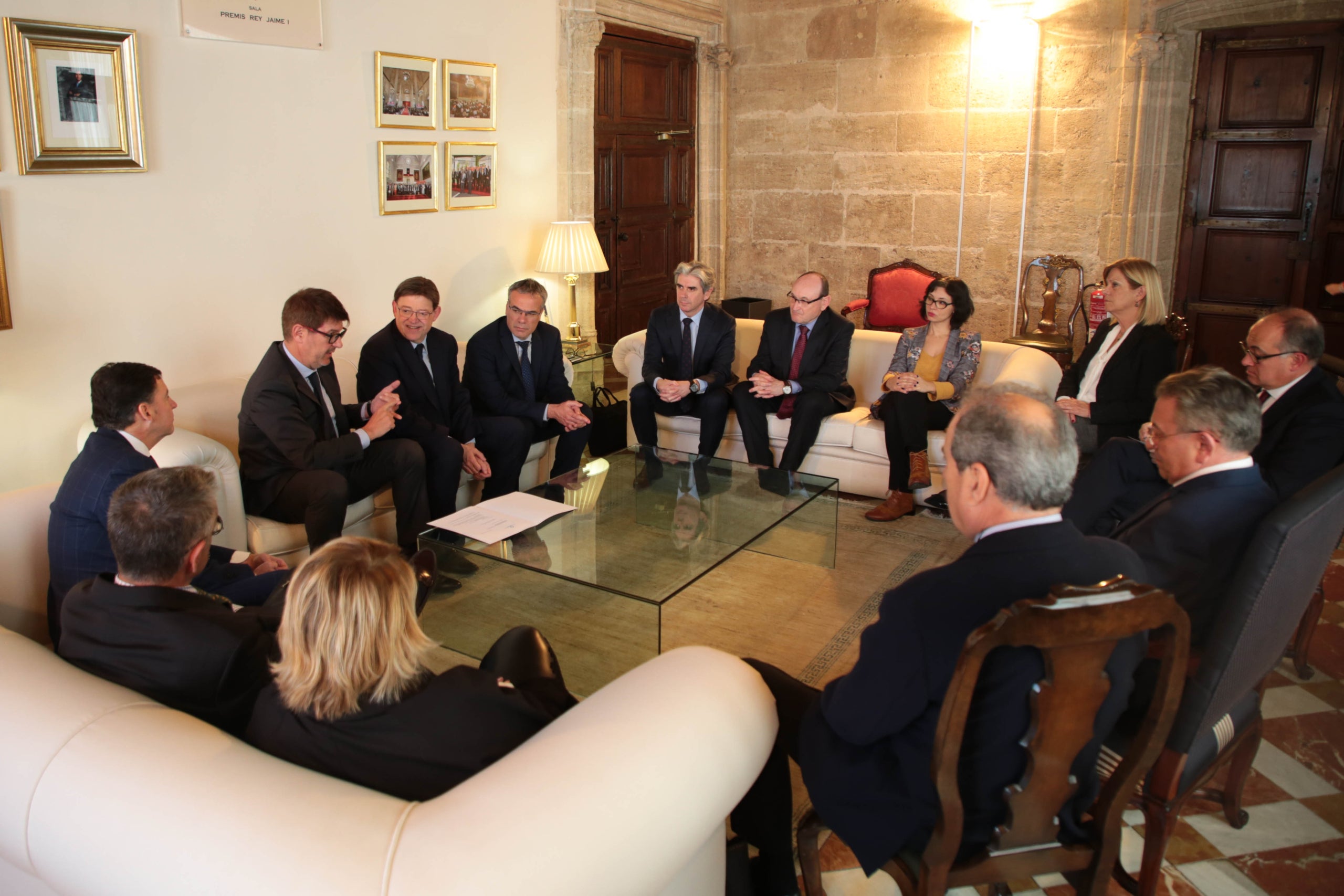 Puig ha assegurat que el sector tèxtil valencià 'té futur' perquè ha sigut 'capaç d'actualitzar-se'. / GVA