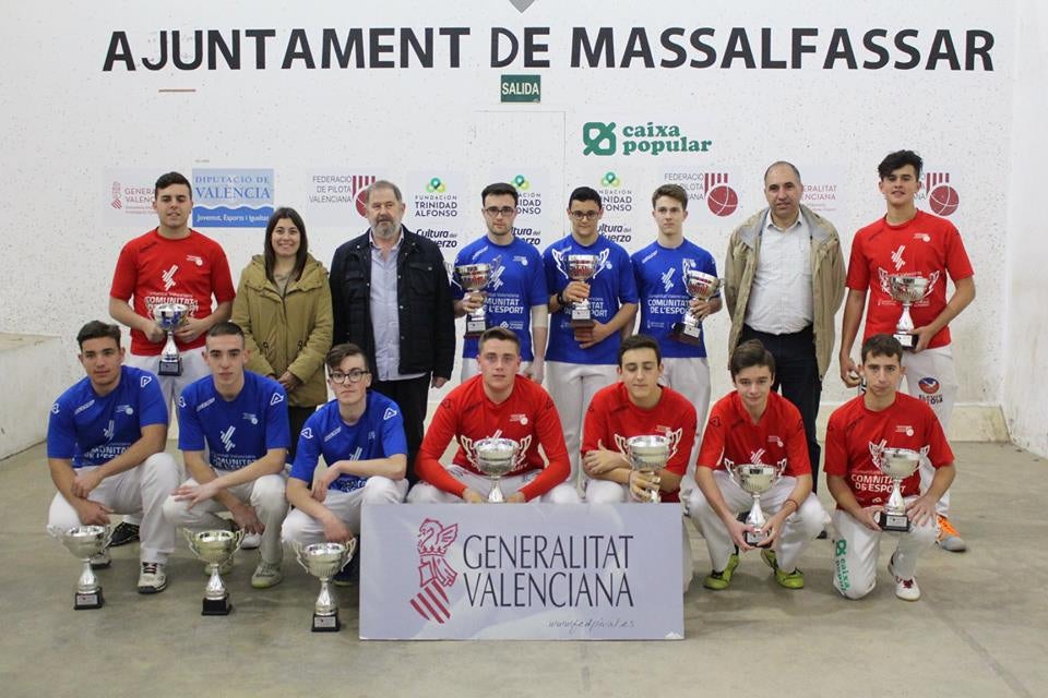 La final de la Lliga juvenil es decanta en favor dels blaus 60-35. / FEDERACIÓ DE PILOTA VALENCIANA