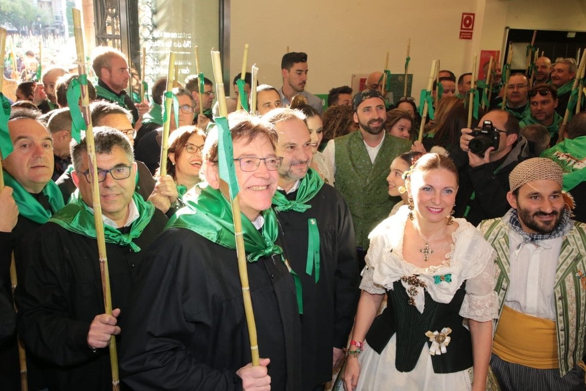 El president Puig, aquest diumenge, moments abans de començar la Romeria de les Canyes de Castelló. / DIARI LA VEU