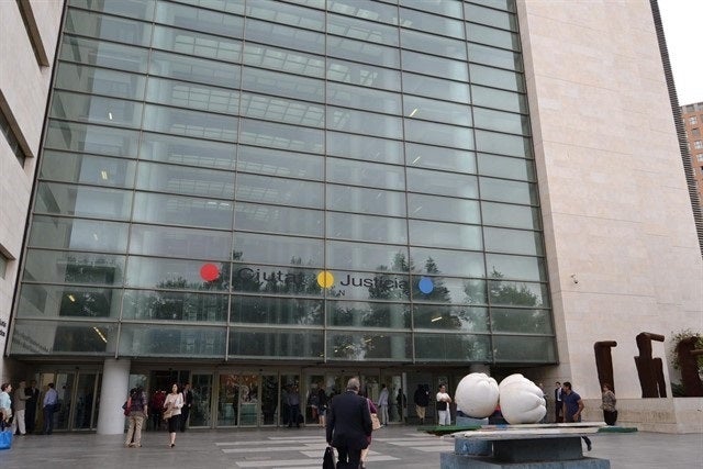 Els agressors han d'indenitzar la víctima amb 6.000 euros 'atenent a la gravetat dels fets', apunta l'Audiència. / EUROPA PRESS-ARXIU  