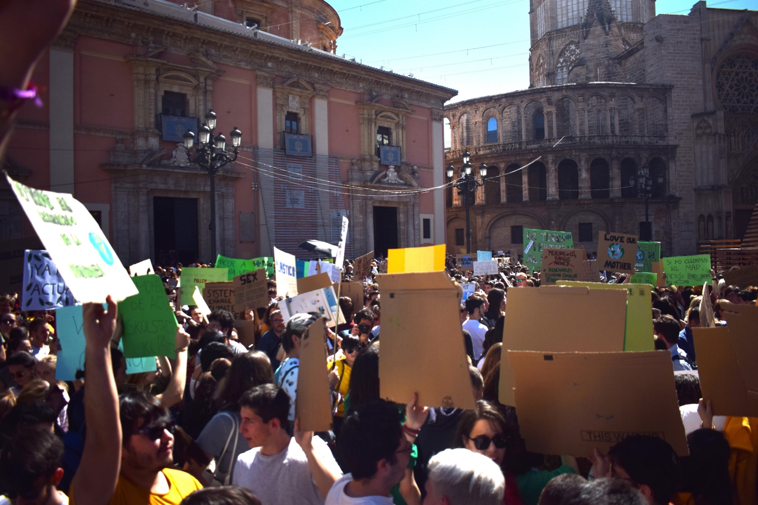 En la concentració d'aquest divendres s'han llegit diversos manifests per a denunciar la falta de mesures efectives en la lluita contra el canvi climàtic./ EUROPA PRESS