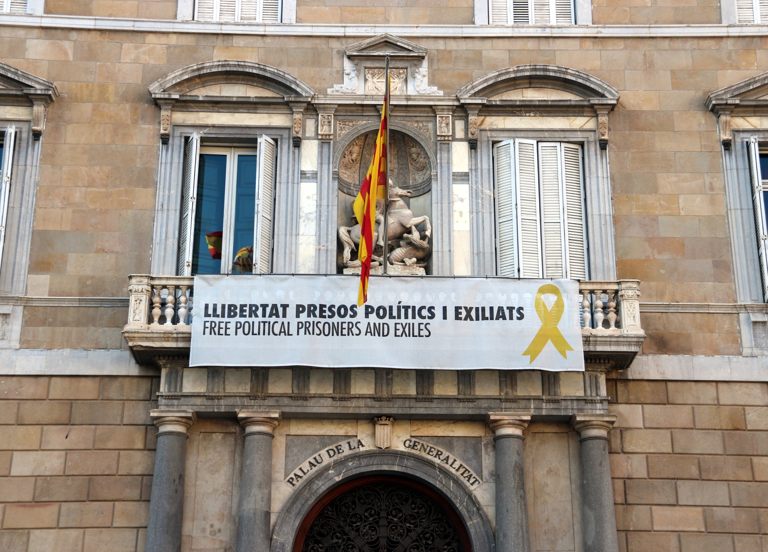 Torra  despenjarà la pancarta de la façana de Palau. / NAZARET ROMERO, ACN