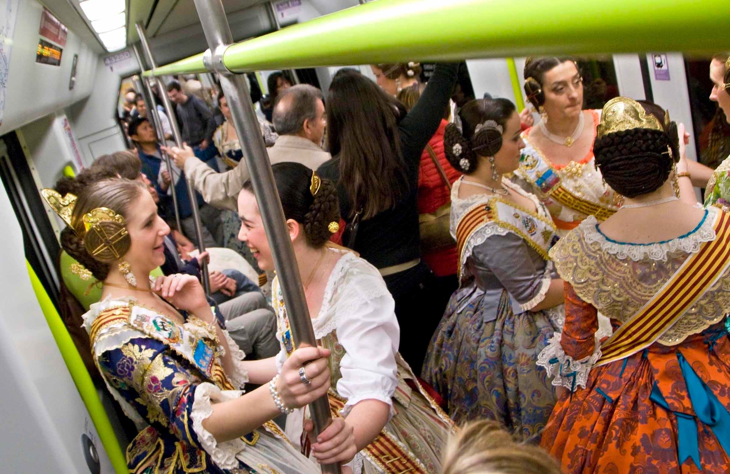 El metro amplia el servei de 12.30h a 15h cap a les estacions més cèntriques de la xarxa. Imatge d'arxiu. / GVA