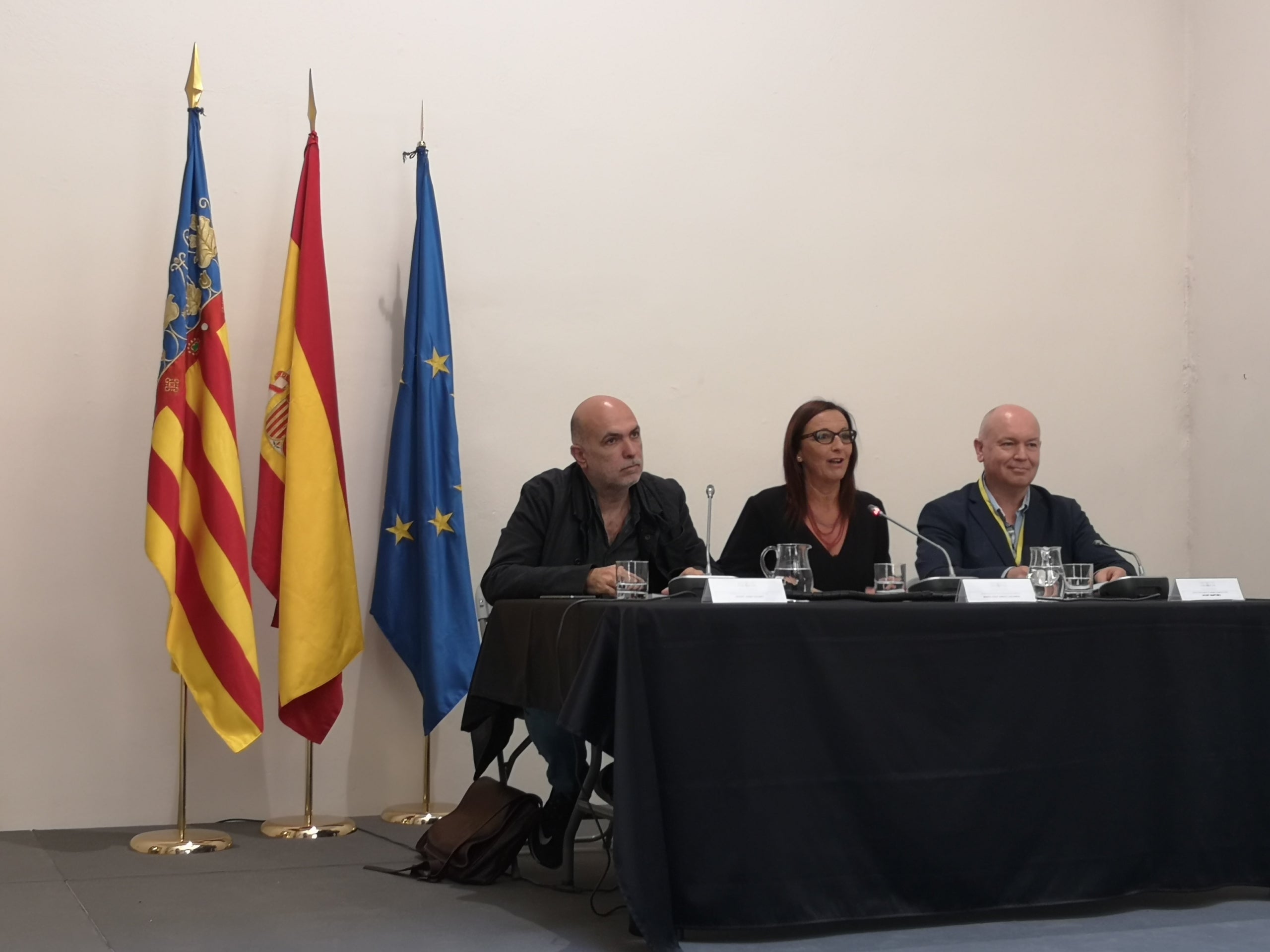 L'obra ha sigut presentada per la vicepresidenta de la Diputació, Maria Josep Amigó, el diputat de Cultura, Xavier Rius, i el catedràtic de la Universitat d'Alacant Vicent Martines./ DIARI LA VEU