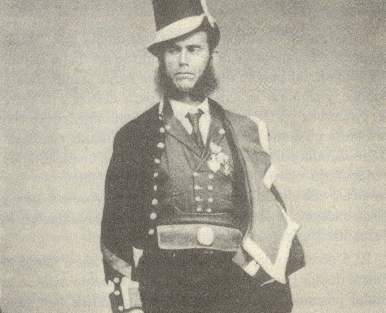 El País Valencià tingué un cos policial semblant al dels Mossos d'Esquadra del Principat, els Minyons o Companyia de Fusellers del Regne de València. Vestits i armats igual que els 'mossos', subsistiren fins a la Revolució Gloriosa de 1868. 