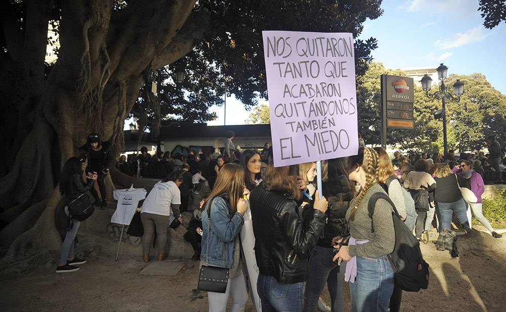 Aquest divendres, 8 de març, s'ha convocat una vaga feminista laboral, de cures, de consum i estudiantil. / DANIEL GARCIA-SALA