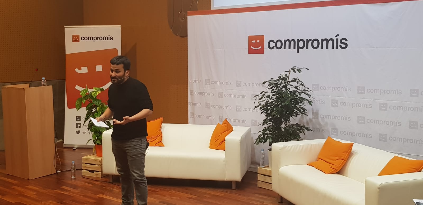 El conseller d'Educació i cap de llista de Compromís per Castelló, Vicent Marzà, ha explicat les polítiques fetes durant aquests quatre anys al Botànic. / DIARI LA VEU 