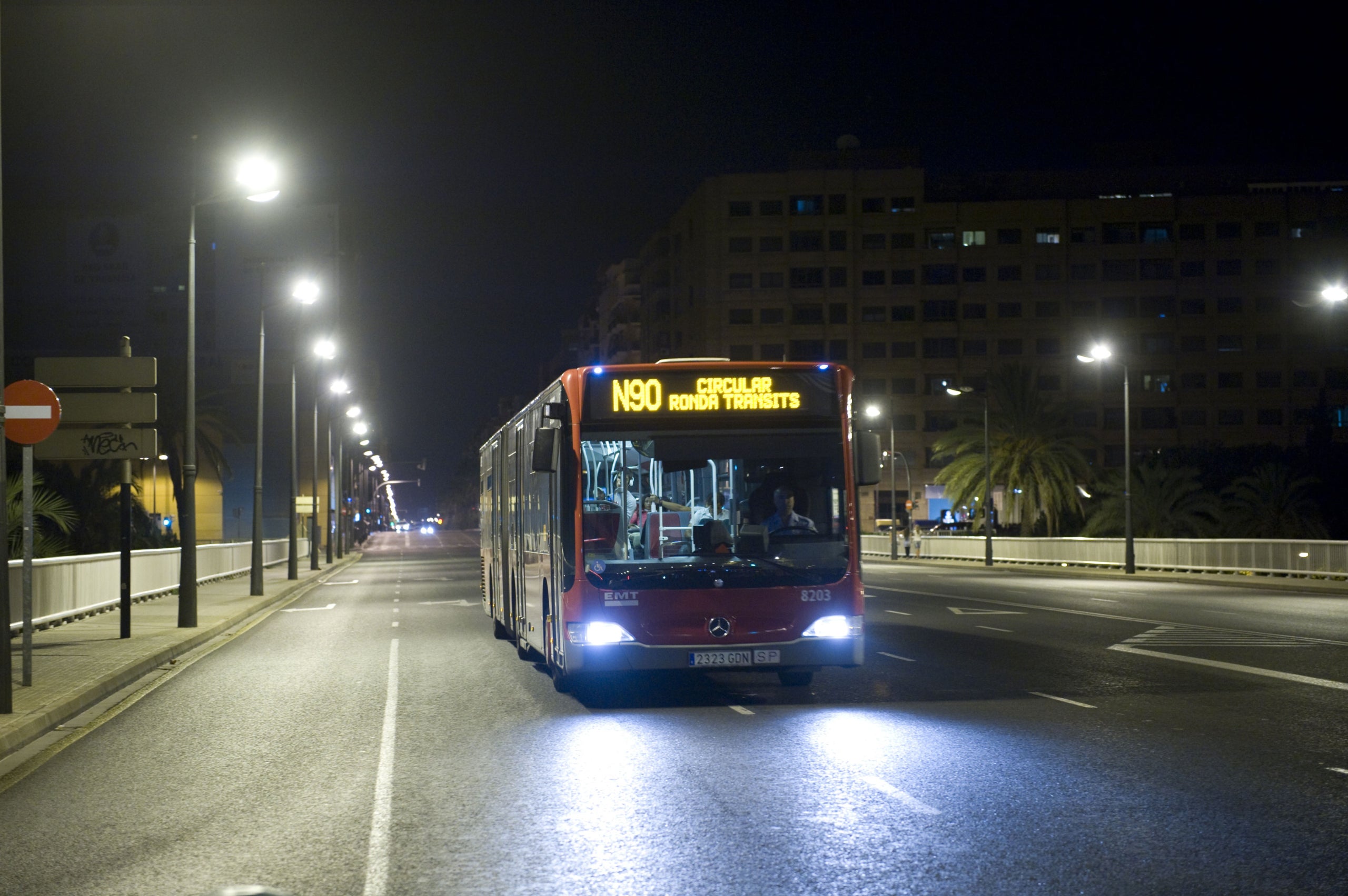 Tots els autobusos del torn de nit 'pararan en qualsevol lloc a requeriment de qualsevol dona que ho sol·licite', ha indicat Joan Ribó. / EMT DE VALÈNCIA