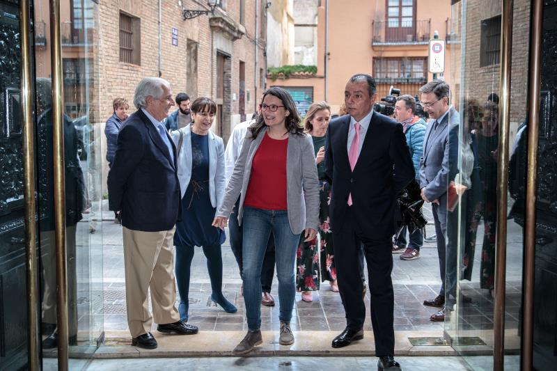 Oltra s'ha reunit amb Navarro en el marc de la ronda d'entrevistes que la CEV ha fet amb els candidats a la Generalitat. / EFE